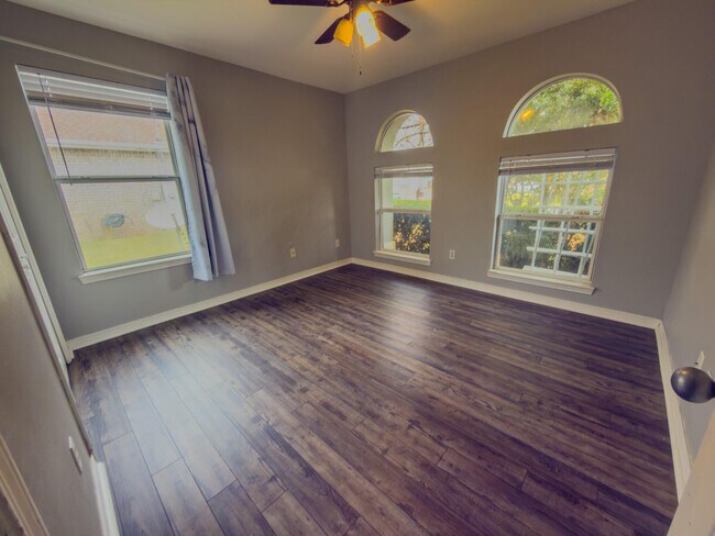 Building Photo - 2548 Houston Cir