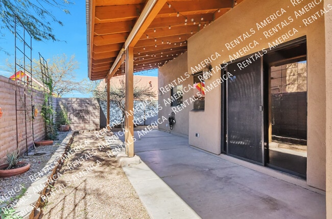 Building Photo - 1711 N Baxter Dr