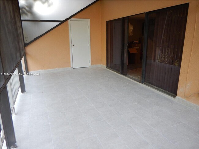 Building Photo - 430 Commodore Dr