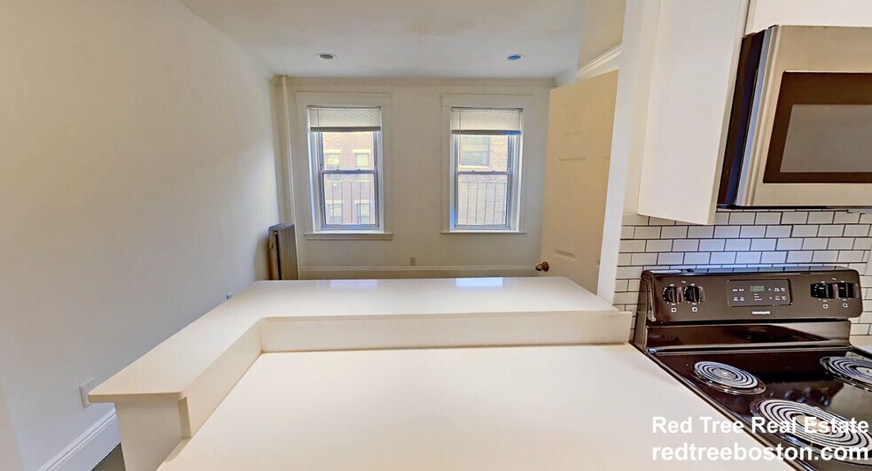 Building Photo - 55 Queensberry St