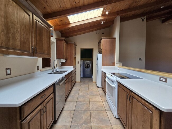 Building Photo - 166 Galisteo Ln