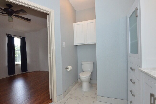 Building Photo - Beautiful Corner Lot Home in Plum Creek