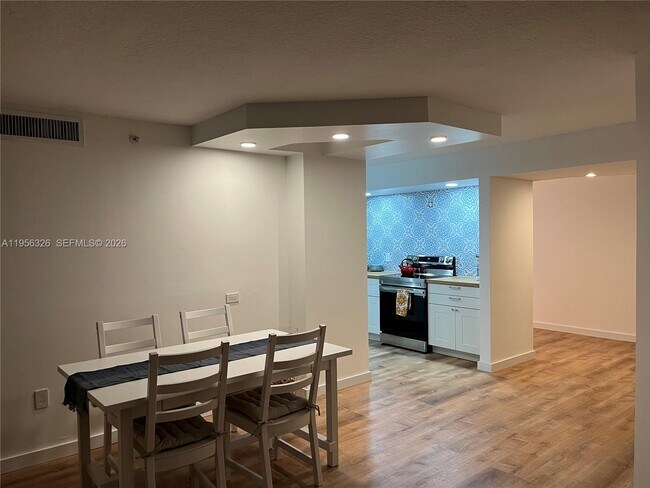 Building Photo - 6917 Collins Ave