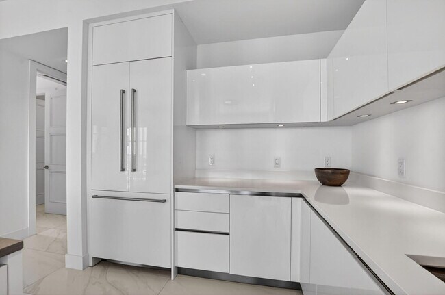 Building Photo - 155 E Boca Raton Rd