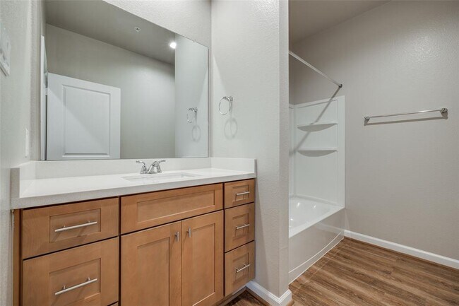 Building Photo - 111 Park Place Cir