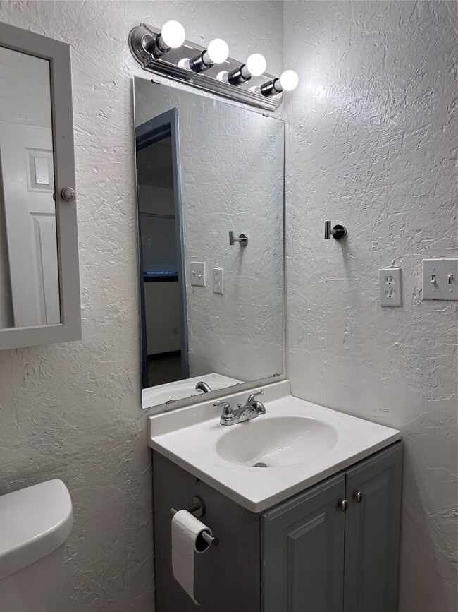 Building Photo - 143 Casa Grande Dr