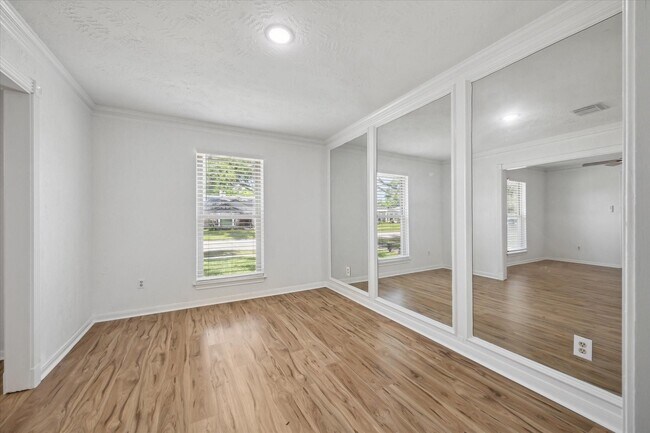 Building Photo - 382 Dawn Hill Dr