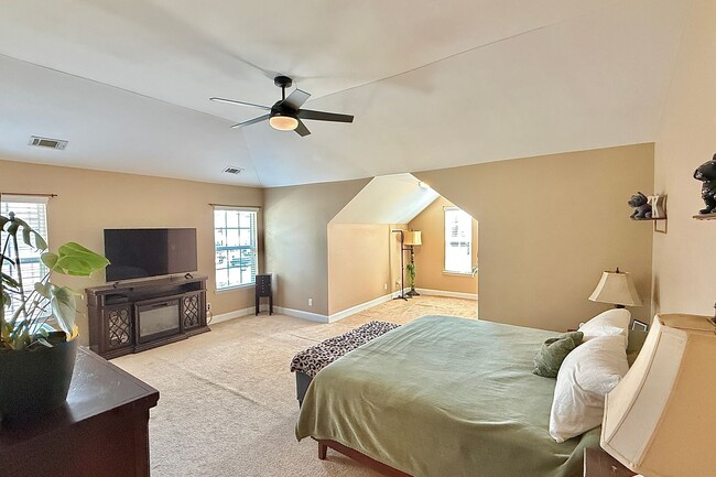 Building Photo - 470 Briarcrest Dr NE