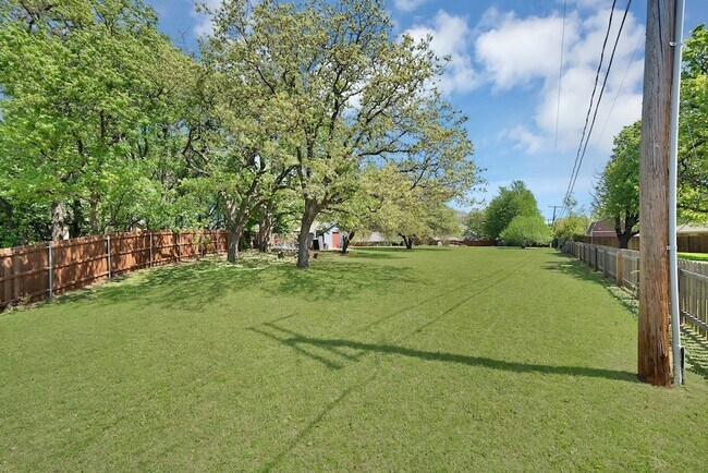 Building Photo - 2812 Whisperwood Trail