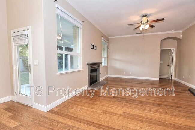 Building Photo - 2040 San Esteban Cir