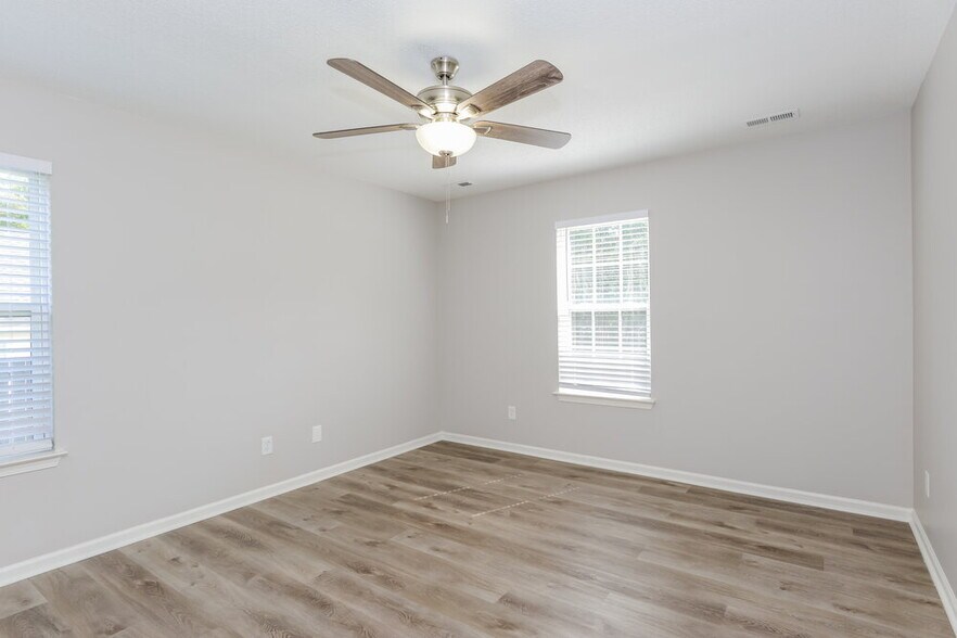 Building Photo - 6004 Bradford Ct