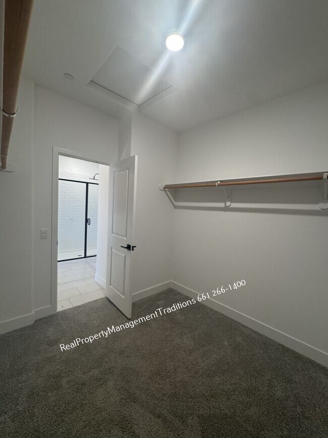 Building Photo - 8722 Tara Ct