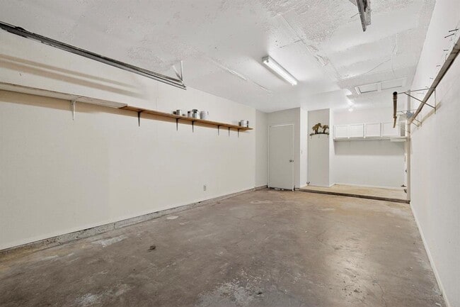 Building Photo - 10003 Rutland Village E