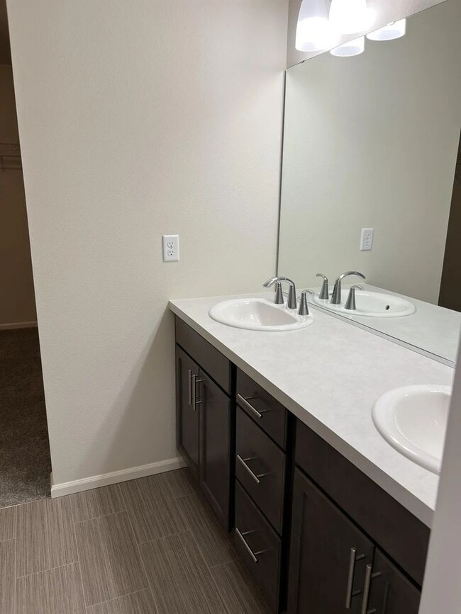 Building Photo - Enormous Two-Story Home- Available January 9th