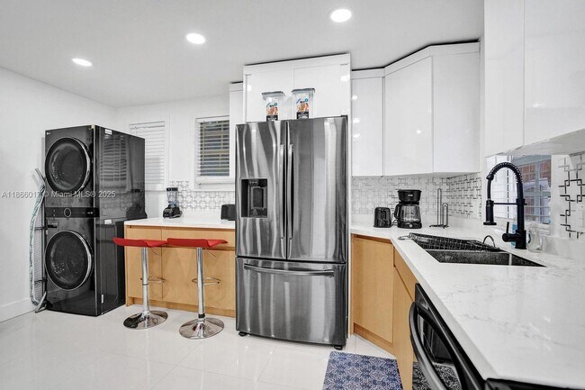 Building Photo - 617 36th St
