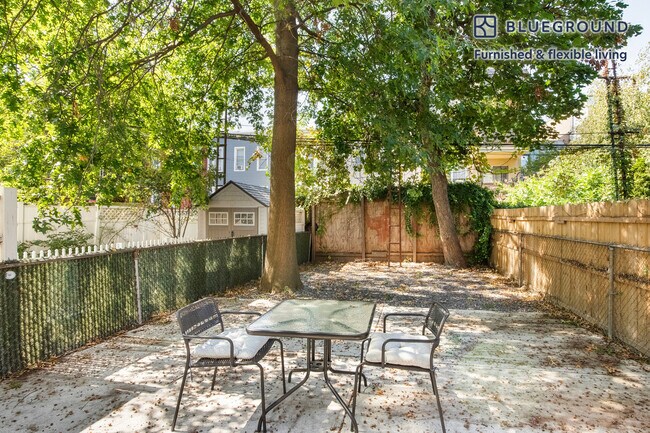 Building Photo - 285 Kingsland Ave