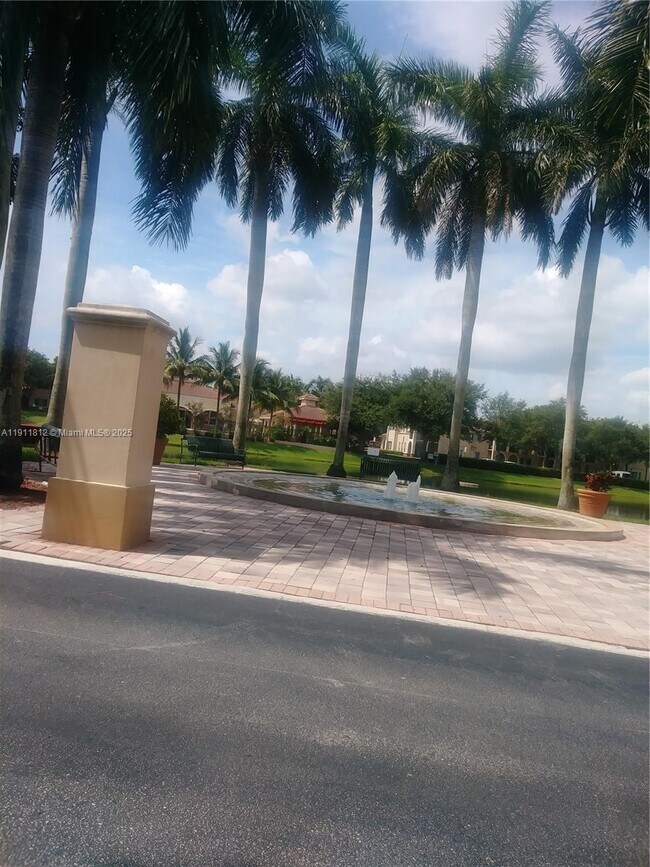 Building Photo - 2427 Centergate Dr