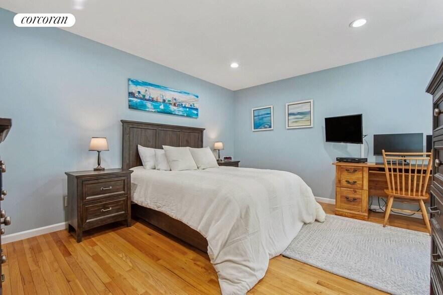 Building Photo - 2 Spread Oak Ln