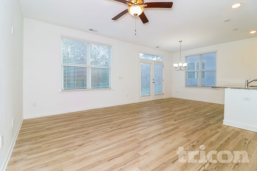 Building Photo - 459 Rosemary Park Ln