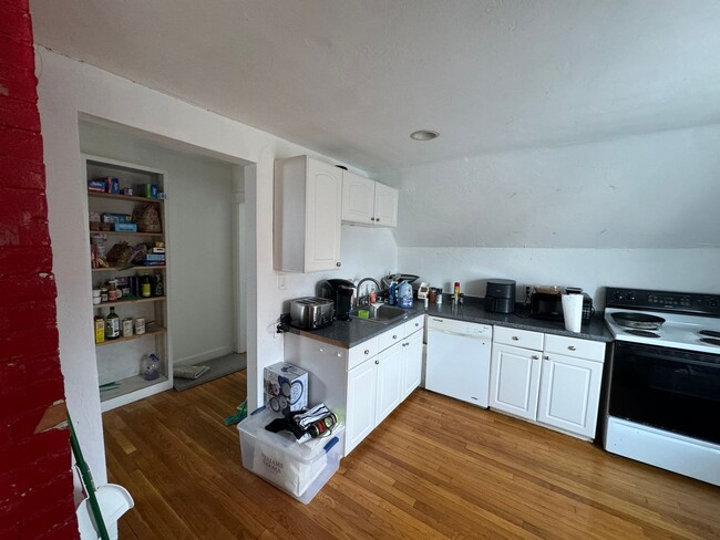 Building Photo - The Best Home in Brighton