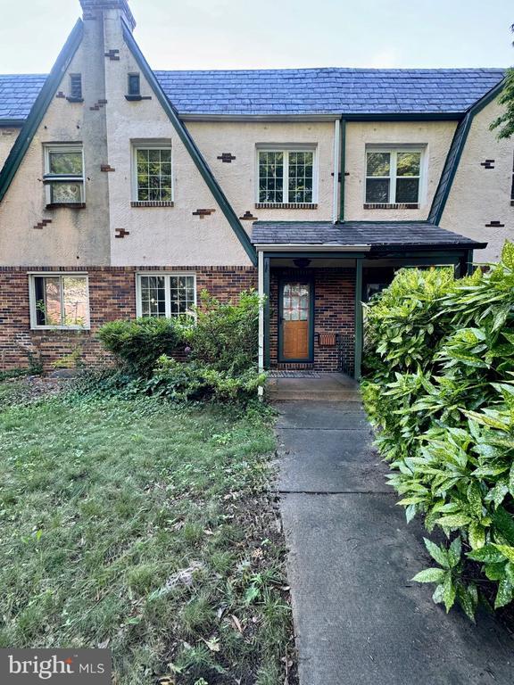 Primary Photo - 3717 Elkader Rd