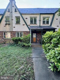 Building Photo - 3717 Elkader Rd