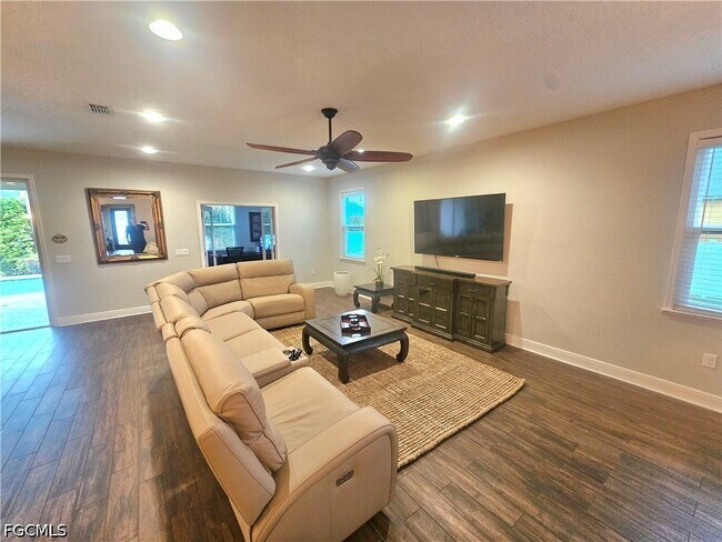 Building Photo - 1919 SW 26th Terrace