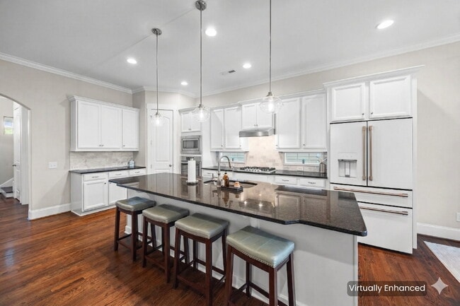 Building Photo - Fully Furnished 3BR Retreat in Riverwalk | Office + Screened Patio