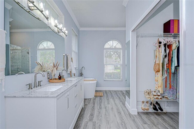 Building Photo - 9813 Woodbay Dr
