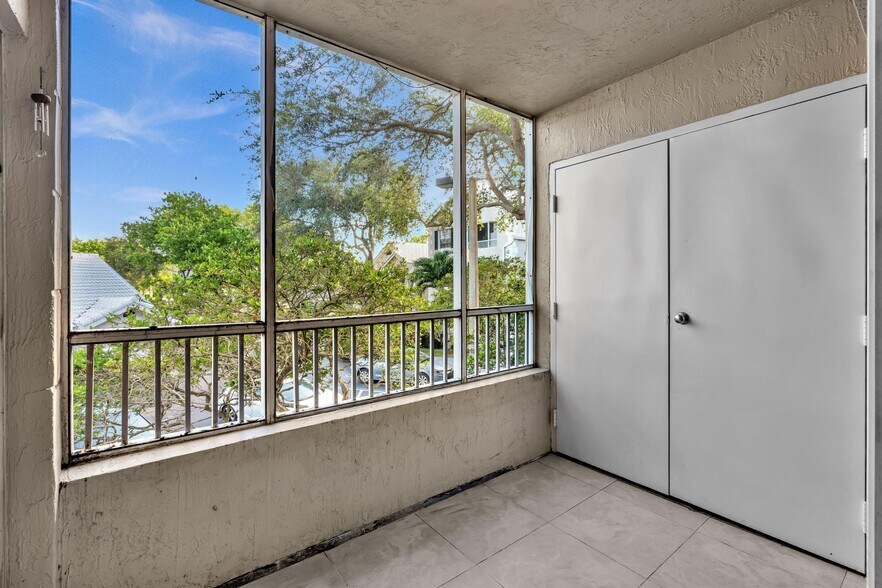 Building Photo - 2880 N Oakland Forest Dr