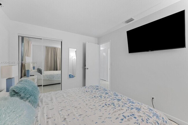Building Photo - 9508 N Military Trl