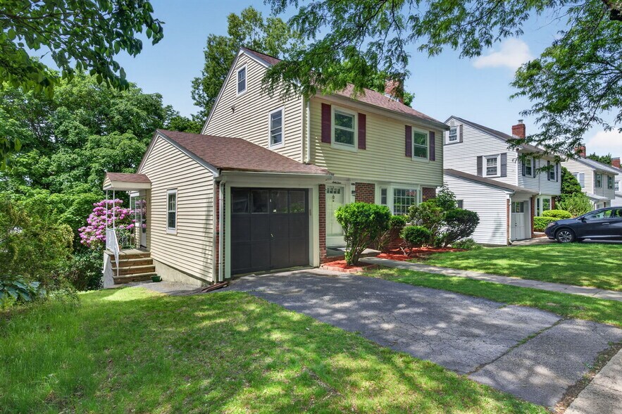 Building Photo - 64 Redlands Rd
