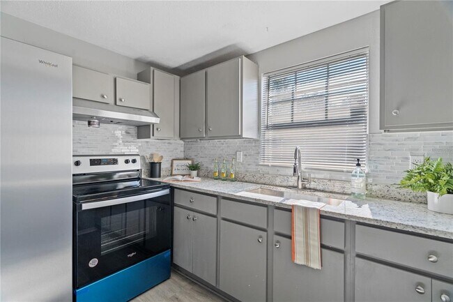 Building Photo - 4220 E Powhatan Ave