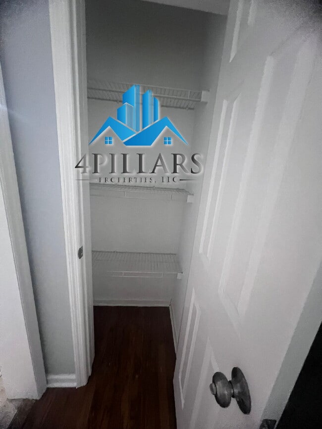 Building Photo - 403 Kenwood St