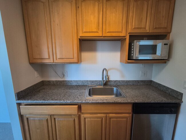 Building Photo - TOP FLOOR 1BD/1BATH Condo Available For Rent at the Watergate Community in Emeryville!!!!