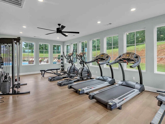 Building Photo - 1565 W Farmville Rd