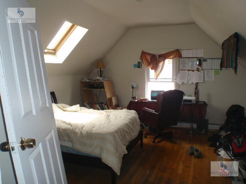 Building Photo - 72 Calumet St