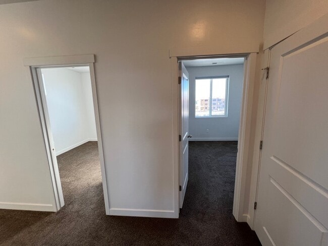 Building Photo - 418 Willow Leaf Rd