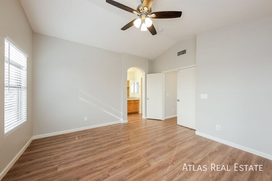 Building Photo - 4929 W Bluefield Ave
