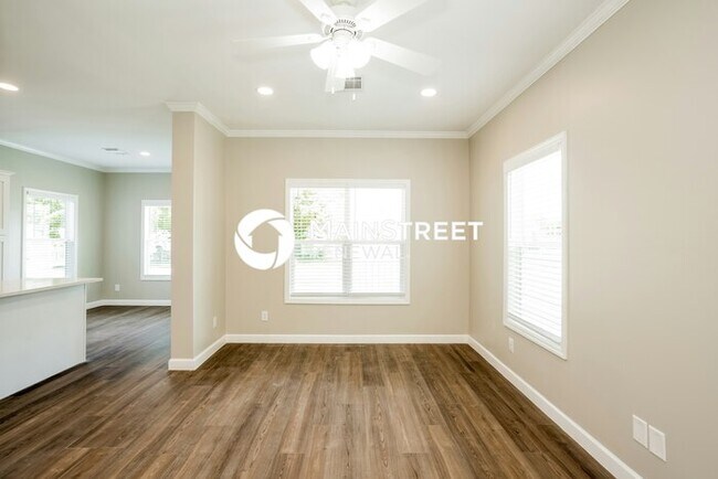 Building Photo - 3 Bedroom Pet-Friendly Home in St. Petersburg, FL with Main Street Renewal