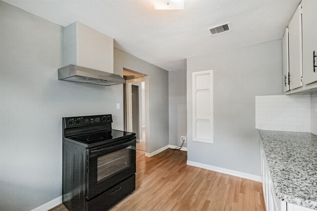 Building Photo - 7815 Harding St