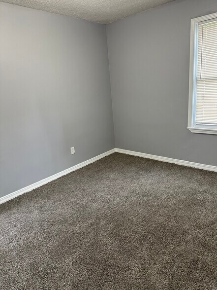 Building Photo - 11715 Stahelin Ave