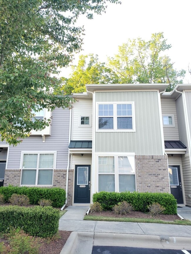 Building Photo - Thompson Ridge Townhome