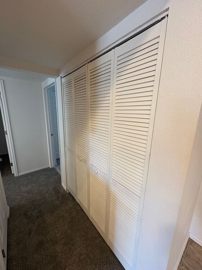 Building Photo - Fully Renovated 3 Bed 2.5 Bath Townhome w/ 1 Car Garage & Yard!
