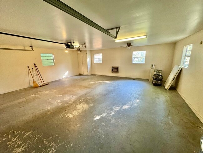 Building Photo - 307 N Union Ave