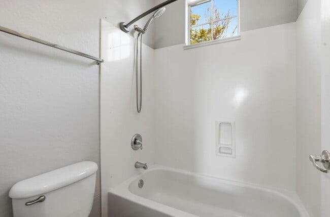 Building Photo - 3565 E Vaughn Ct