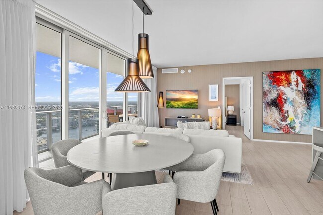 Building Photo - 4010 S Ocean Dr