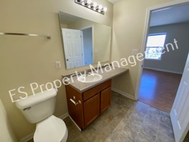Building Photo - Beautiful 4 Bedroom 2.5 Bath 2 story home in Wildwood Farms on Indy's Southeast side!