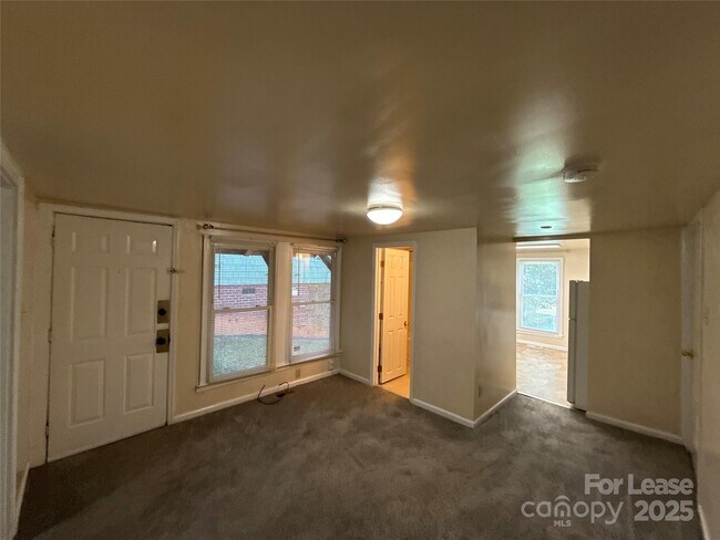 Building Photo - 1433 Pecan Ave