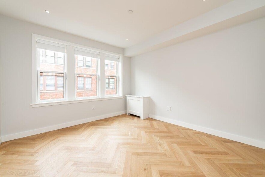 Building Photo - 20 Forest St